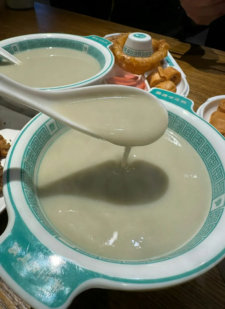 Douzhi with jiaoquan and pickles